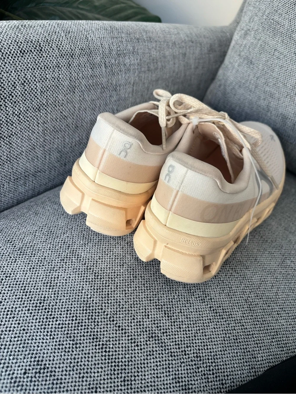 On Running Women’s Sneakers in Light Beige - Cloud Style